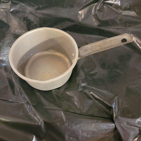 misc friying pans, skillet and sauce pan - Picture 8 of 9